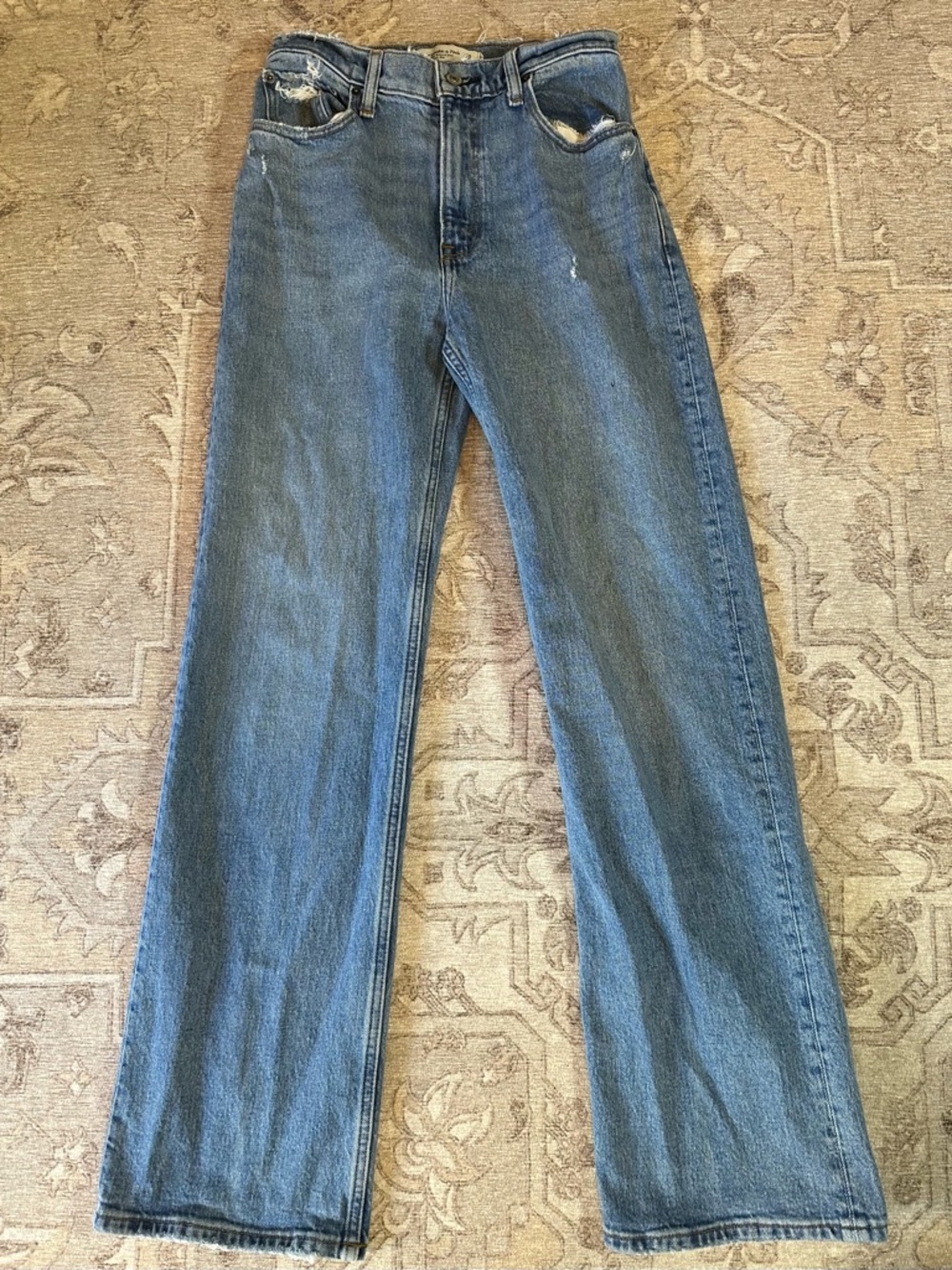 Abercrombie & Fitch The 90’s Relaxed Jean High Rise